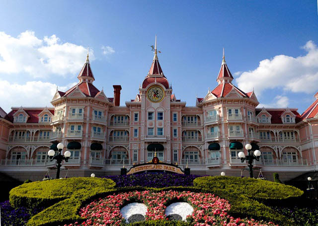 Blik op de ingang van Disneyland Parijs